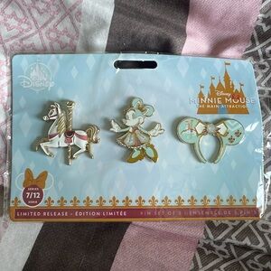 Minnie Mouse main attraction pins month 7/12